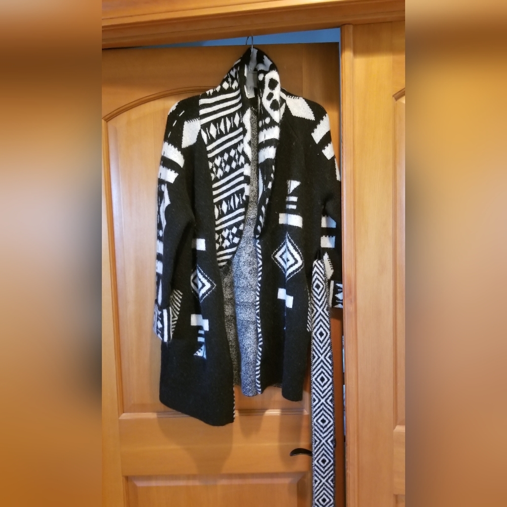 NWOT Zara Aztez Print Belted Coat S